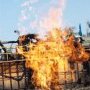 Zoom sur la flamme de gaz de bloc 3112 dans la journée